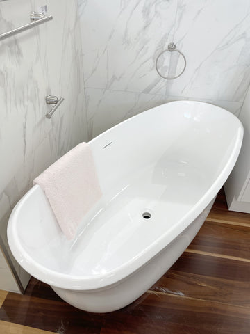 Clara Oval Freestanding Bath with Overflow 1500mm - Gloss White