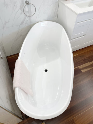 Clara Oval Freestanding Bath with Overflow 1500mm - Gloss White