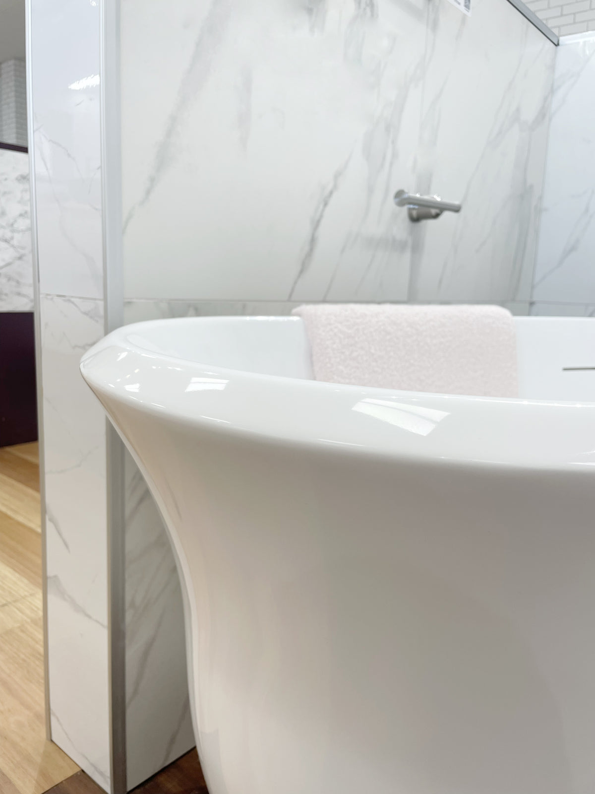 Clara Oval Freestanding Bath with Overflow 1500mm - Gloss White
