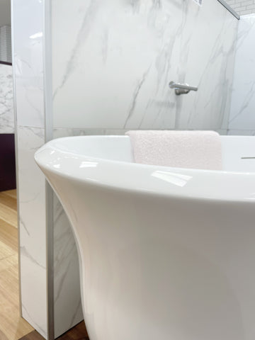Clara Oval Freestanding Bath with Overflow 1500mm - Gloss White