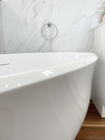 Clara Oval Freestanding Bath with Overflow 1500mm - Gloss White